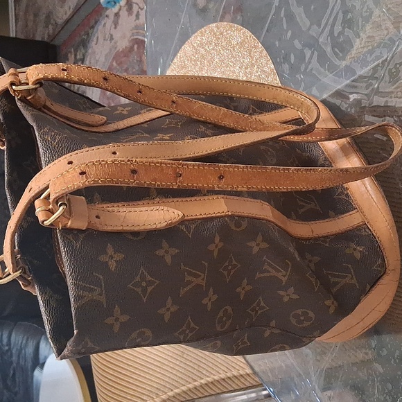AUTHENTIC Louis Vuitton Bucket bag - Picture 4 of 13
